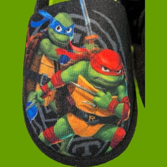 NWT Teenage Mutant Ninja Turtles Mutant Mayhem Toddler Fuzzy Slippers M 7/8 - Picture 3 of 6